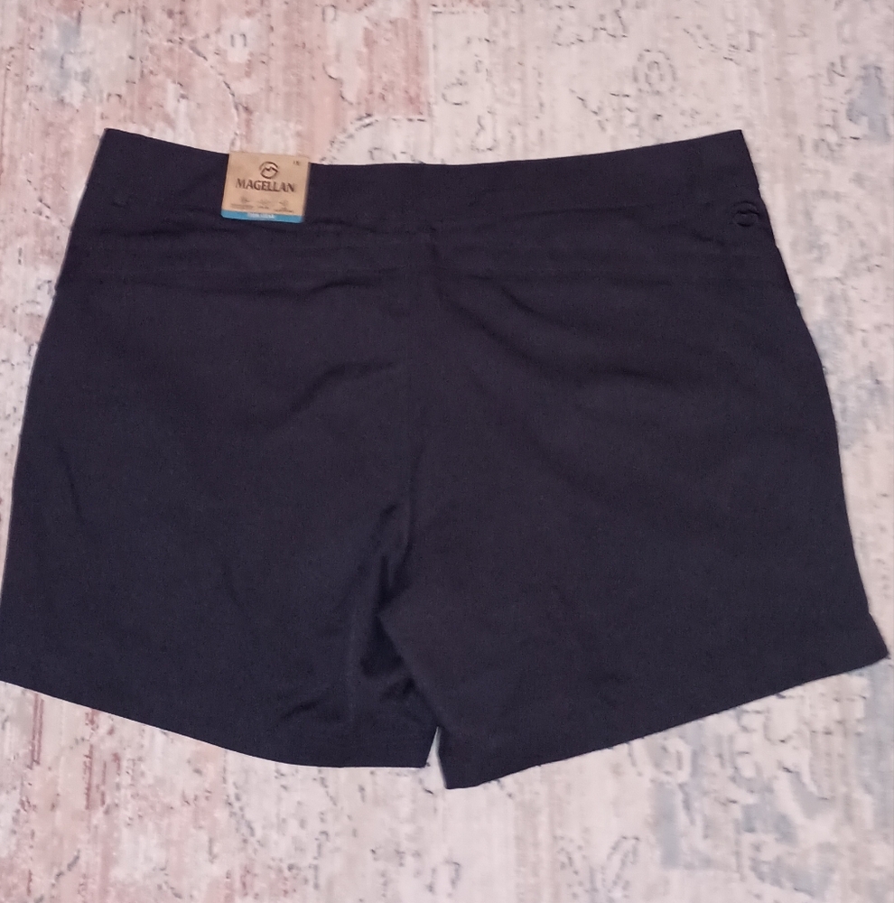Magellan Women's Fish Gear Black Falcon Lake Shorty Shorts 1X NWT
